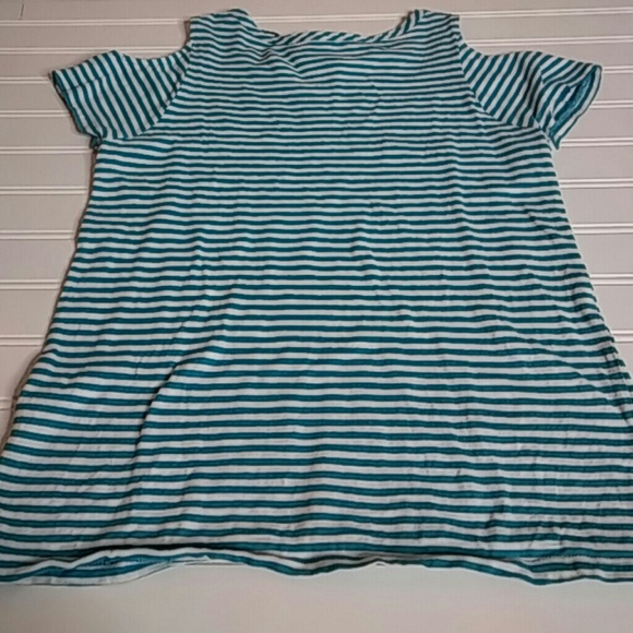 Two by Vince Camuto Cold Shoulder Top - Picture 5 of 5